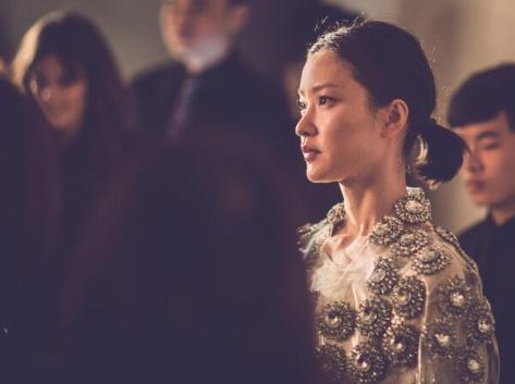 A glimpse of Chinese model Du Juan on the Burberry red carpet before the event in Shanghai - Executive Salad