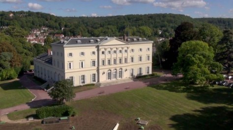 The Economist's Top Value-for-Money B-Schools - No. 1 - HEC Paris - Executive Salad