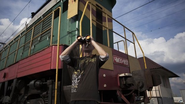 Ukraine crisis: Rebels ‘retreating’ in Sloviansk